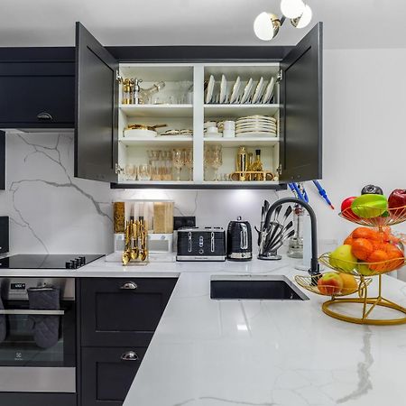 Luxurious 4 Bedroom House リヴァプール エクステリア 写真